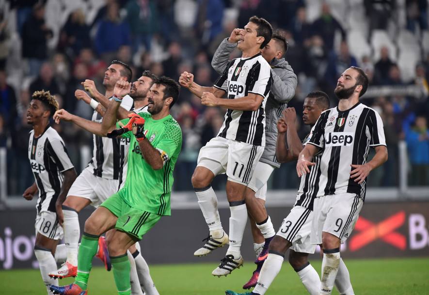 La Juve festeggia a fine partita: è a +5 sulla Roma. Reuters